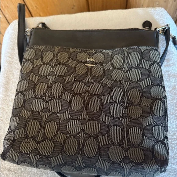 Authentic COACH Crossbody Bag See Photos - Picture 5 of 14